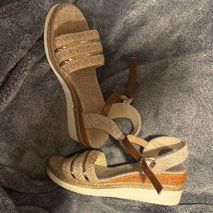 Cute summer wedges- good condition. Goes well with any outfit